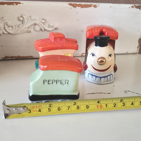 Vtg Train S&P Shakers - Picture 9 of 9